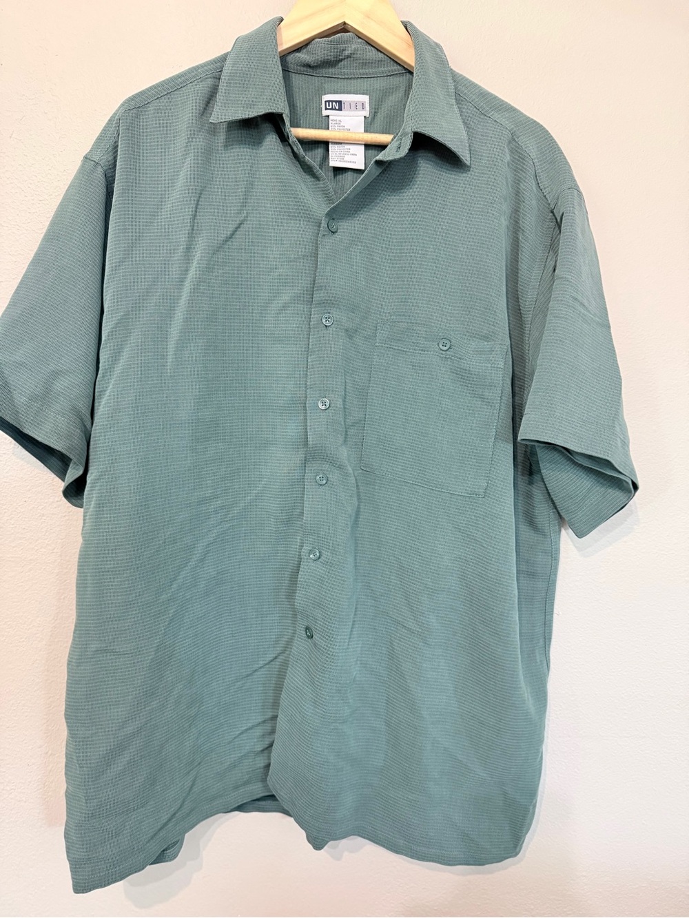 Untied Green Short-Sleeve Button-Up Shirt
